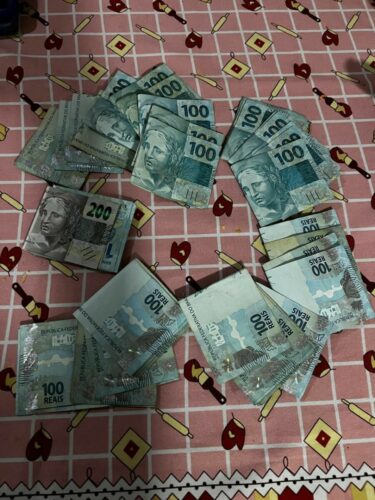 PCGO sequestra R$ 1 milhão e cumpre mandados em GO, MG e SC contra grupo que aplicava golpes com carros de luxo