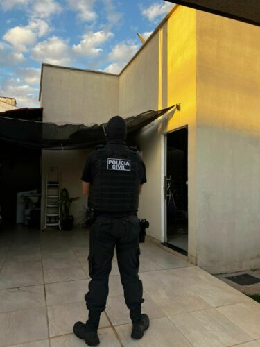PCGO sequestra R$ 1 milhão e cumpre mandados em GO, MG e SC contra grupo que aplicava golpes com carros de luxo