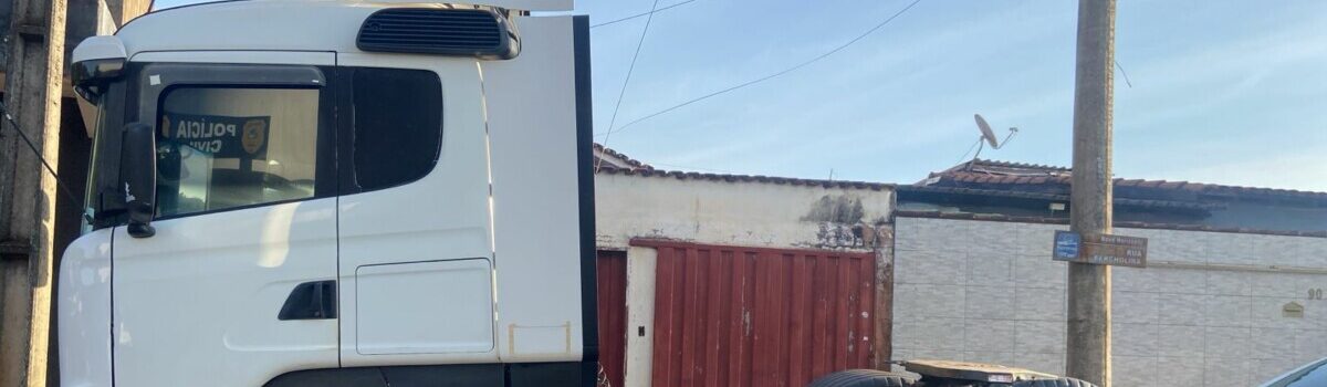 Polícia Civil intercepta caminhão e prende motorista armado e embriagado