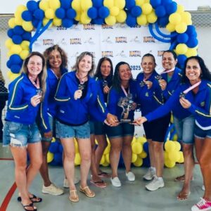 Policial civil participa de jogo feminino de vôlei em Natal, durante Campeonato Nacional de Atletas