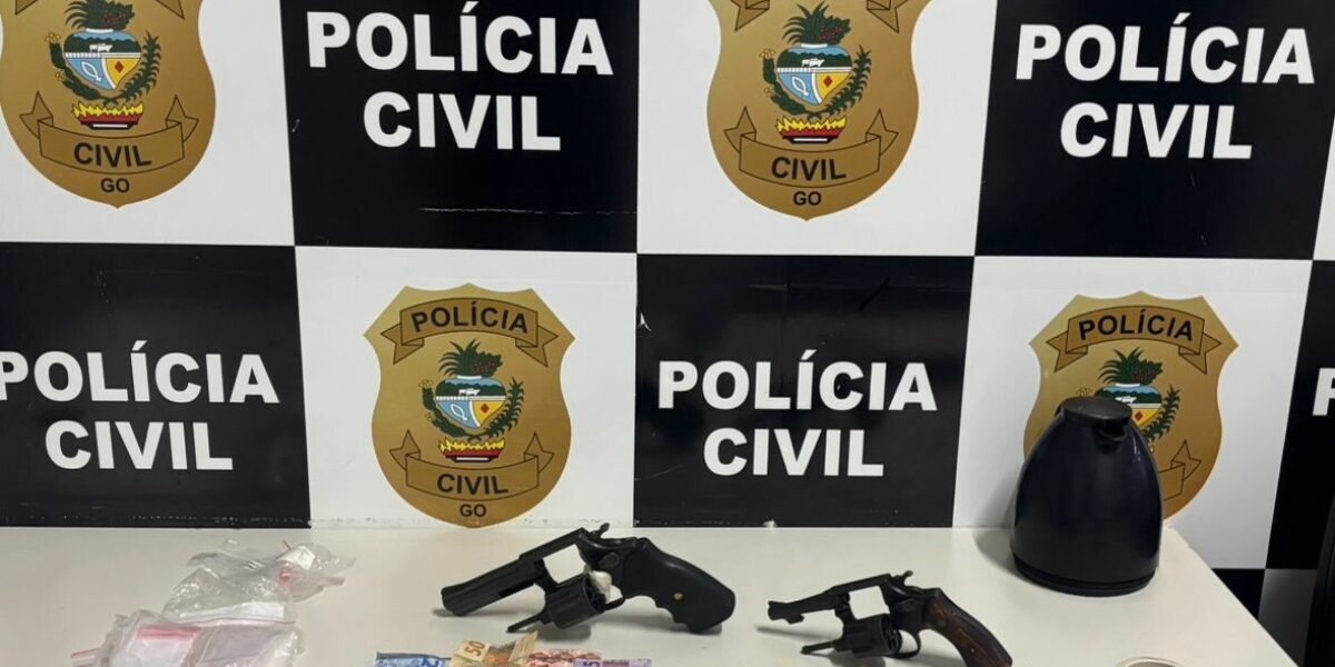 PCGO cumpre mandado de busca e apreensão e prende um homem e uma mulher por tráfico de drogas e posse irregular de arma de fogo