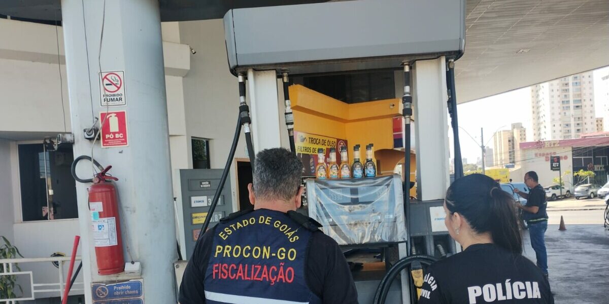 Polícia Civil e Procon Goiás realizam ação de fiscalização em posto de combustíveis de Goiânia
