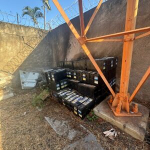 PCGO flagra descarte irregular de baterias tóxicas em Itumbiara