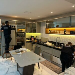 PCGO prende família dedicada ao tráfico de drogas e lavagem de dinheiro e bloqueia mais de R$ 4 milhões