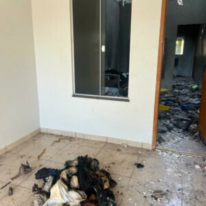 PCGO prende homem e busca dois foragidos por incendiar casa de mulher em Santa Helena após separação familiar