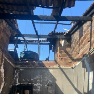 PCGO prende homem e busca dois foragidos por incendiar casa de mulher em Santa Helena após separação familiar