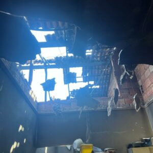 PCGO prende homem e busca dois foragidos por incendiar casa de mulher em Santa Helena após separação familiar