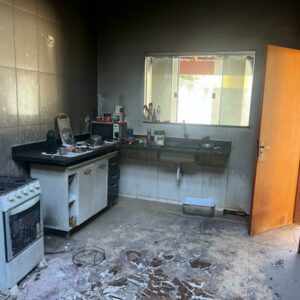 PCGO prende homem e busca dois foragidos por incendiar casa de mulher em Santa Helena após separação familiar