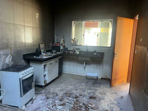 PCGO prende homem e busca dois foragidos por incendiar casa de mulher em Santa Helena após separação familiar