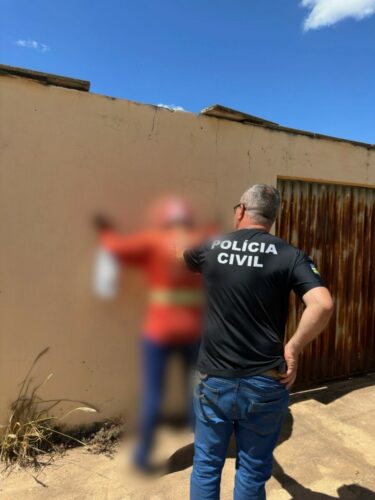 PCGO prende homem suspeito de abusar das enteadas em Pires do Rio