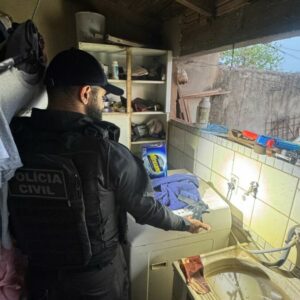 PCGO prende irmãos por tráfico de drogas durante cumprimento de mandados em Caldas Novas