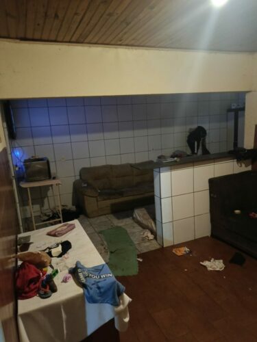 PCGO prende mãe em flagrante por abandono de filha com deficiência em Caldas Novas