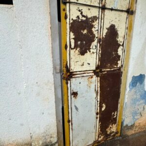 PCGO prende sócio e funcionários de clínica clandestina que mantinha pacientes em cárcere privado