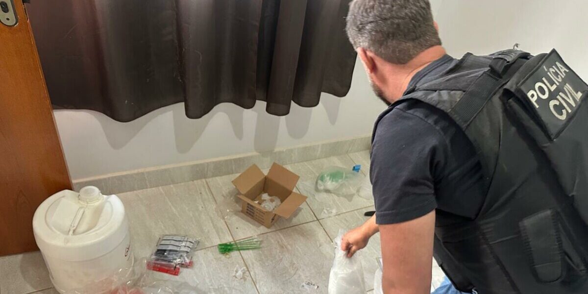 Polícia Civil prende investigado por tráfico de drogas e posse ilegal de munição de uso restrito, em Águas Lindas