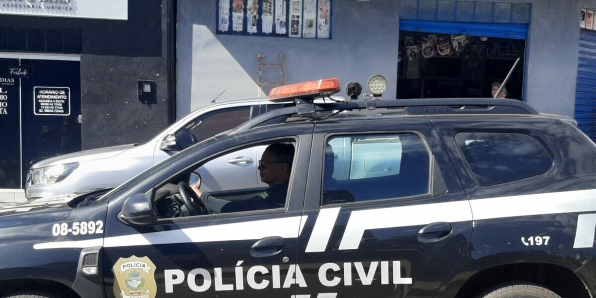 Polícia Civil prende dupla por tentar matar vítima a facadas, após preparar emboscada, em Novo Gama