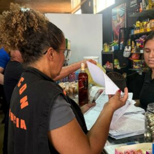 Operação Metanol: Bares e distribuidoras de Goianésia passam por fiscalização da Polícia Civil