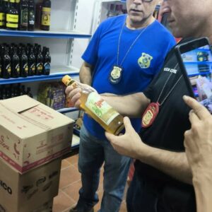 Operação Metanol: PCGO, forças de segurança e órgãos municipais apreendem dezenas de bebidas vencidas em Uruaçu