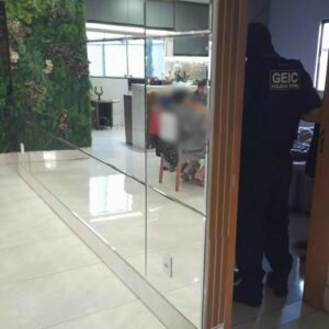 Operação Saldo Negativo cumpre busca domiciliar e investiga ex gerente de banco por movimentar fraudes usando mais de 50 contas correntes de clientes