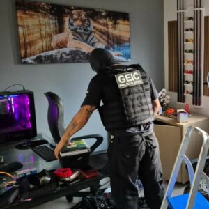 Operação Saldo Negativo cumpre busca domiciliar e investiga ex gerente de banco por movimentar fraudes usando mais de 50 contas correntes de clientes