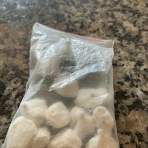 PCGO apreende drogas, dinheiro estrangeiro e pássaro silvestre durante prisão por tráfico em Valparaíso