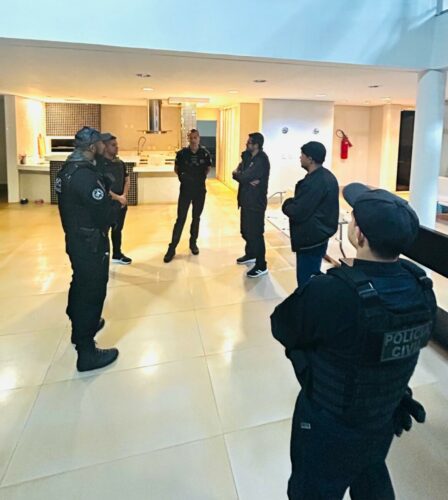 PCGO cumpre mandados de prisão contra mãe e filho por golpe do falso intermediário