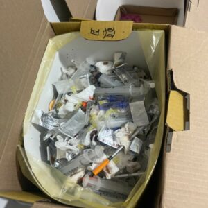 PCGO e Vigilância Sanitária fecham clínica de estética e prendem dona de por exercício ilegal da medicina