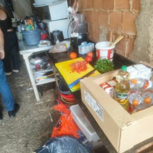 PCGO fecha fábrica clandestina de alimentos em Goiânia
