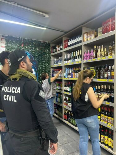 PCGO participa de força tarefa em Catalão para fiscalizar bebidas adulteradas com metanol