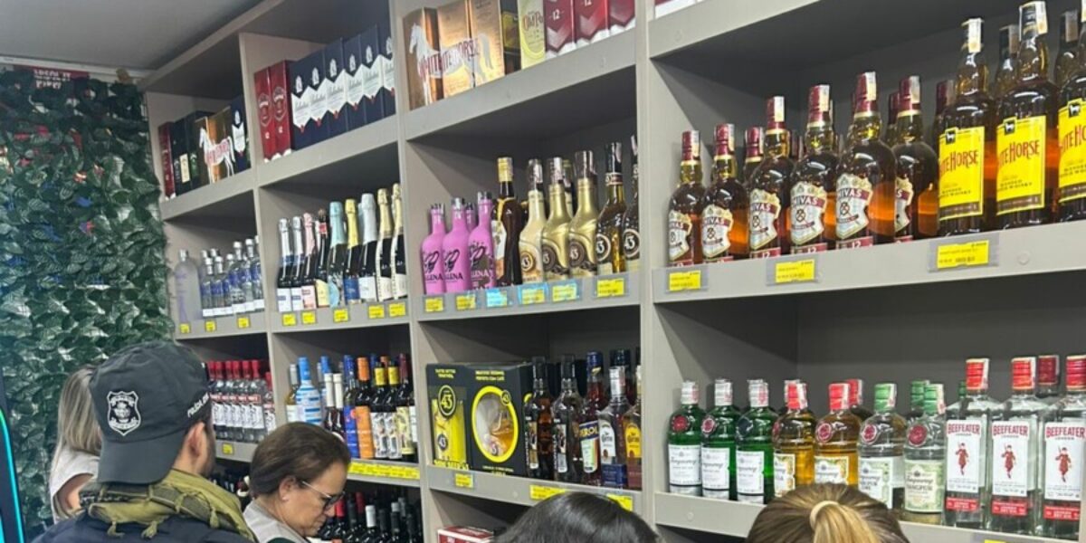 PCGO participa de força-tarefa em Catalão para fiscalizar bebidas adulteradas com metanol