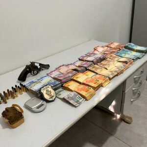 PCGO prende homem por tráfico de drogas, porte ilegal de arma e apreende mais de R$ 70 mil em Maurilândia