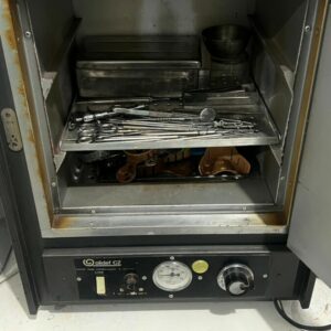 PCGO prende mulher por exercício ilegal da odontologia em consultório clandestino