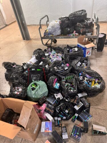 PCGO realiza operação contra comercialização ilegal de cigarros eletrônicos em Goiânia