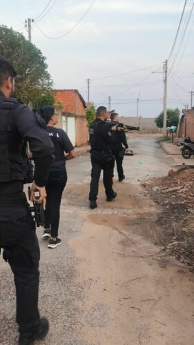 Polícia Civil cumpre mandados e prende suspeitos de cárcere privado e tortura em Uruaçu