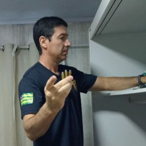 Polícia Civil prende homem por porte ilegal de arma após ameaçar ex companheira em Valparaíso