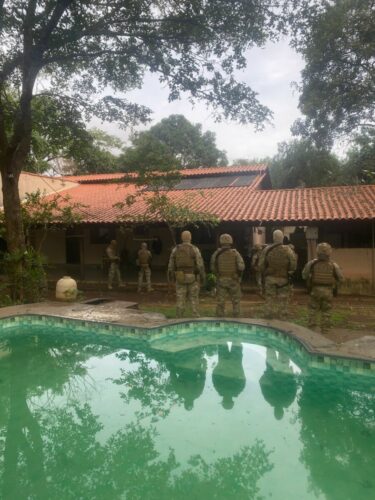 PCGO deflagra operação em 7 estados brasileiros e cumpre 61 ordens judiciais contra organização criminosa e lavagem de dinheiro