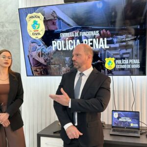 PCGO entrega mais de 1700 carteiras de identidade funcional &agrave; Pol&iacute;cia Penal de Goi&aacute;s