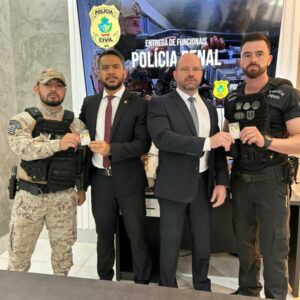 PCGO entrega mais de 1700 carteiras de identidade funcional &agrave; Pol&iacute;cia Penal de Goi&aacute;s