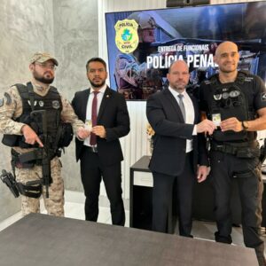 PCGO entrega mais de 1700 carteiras de identidade funcional &agrave; Pol&iacute;cia Penal de Goi&aacute;s