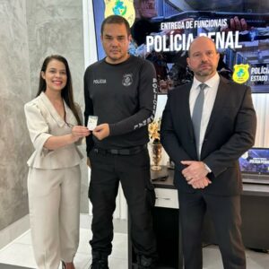 PCGO entrega mais de 1700 carteiras de identidade funcional &agrave; Pol&iacute;cia Penal de Goi&aacute;s