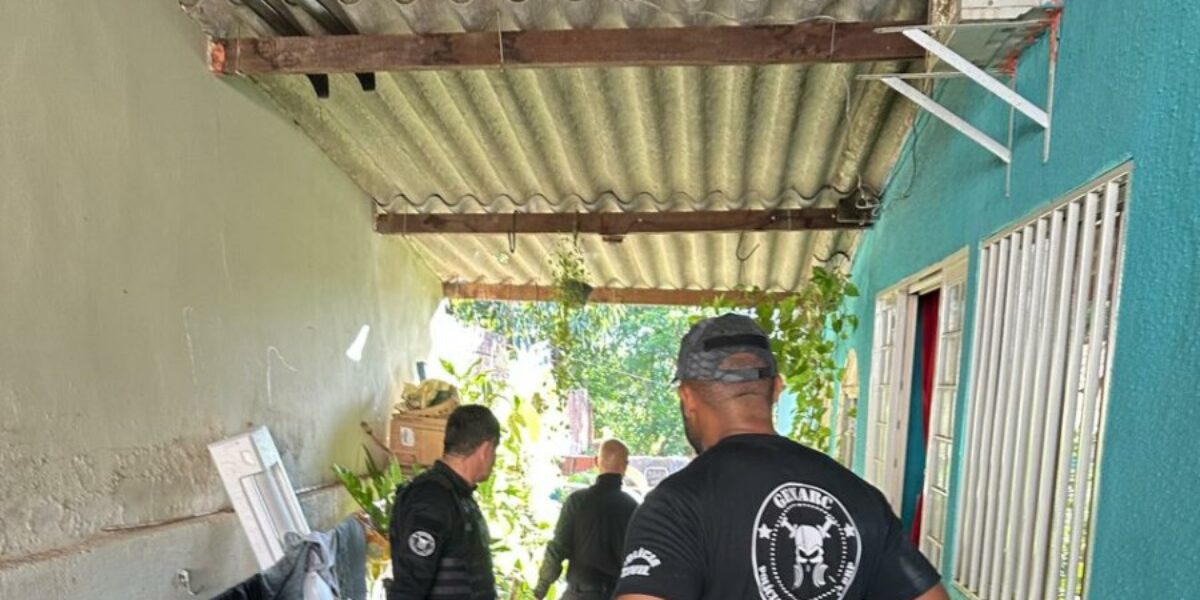 PCGO participa da Operação Nark e apreende drogas e arma em Santo Antônio do Descoberto