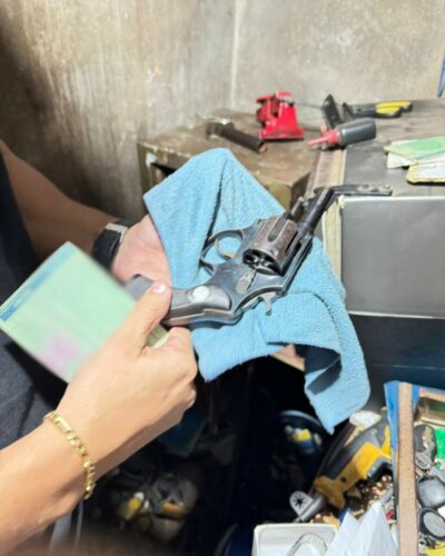 PCGO prende dupla em flagrante por tráfico de drogas e porte de arma em lava jato utilizado como “boca de fumo”