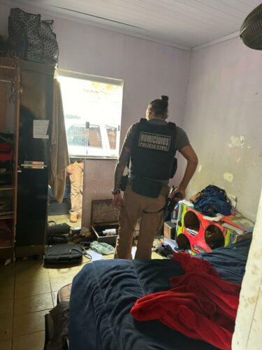 PCGO prende investigados por tentar matar homem em porta de distribuidora de Novo Gama