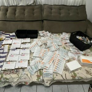 PCGO prende mulher por venda de medicamentos sem registro a poucos metros da delegacia