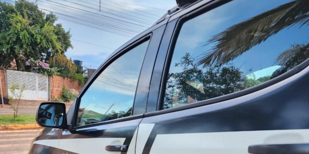 PCGO prende suspeito de incendiar pátio de veículos da Polícia Civil em Catalão