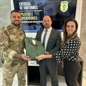 Direção Geral da Polícia Civil realiza entrega de uniformes para pilotos e operadores aéreos