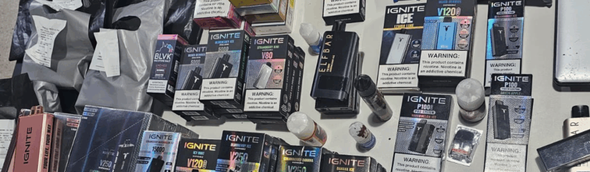 PCGO apreende cigarros eletrônicos avaliados em aproximadamente R$10 mil em tabacaria de Goiânia