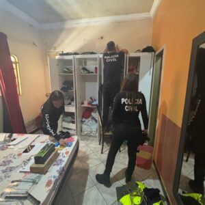 PCGO cumpre mandado e apreende armas de fogo, muni&ccedil;&otilde;es e aparelhos eletr&ocirc;nicos em Niquel&acirc;ndia