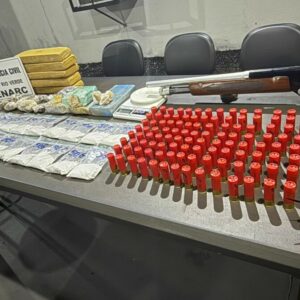 PCGO prende dupla por tráfico e apreende drogas, espingarda e granada em Rio Verde