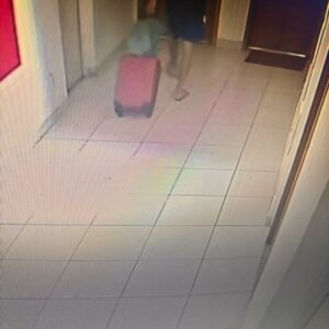 PCGO prende tr&ecirc;s suspeitos e apreende grande quantidade de drogas e arma de fogo em condom&iacute;nio no Bairro Eldorado, em Goi&acirc;nia