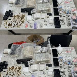 PCGO prende tr&ecirc;s suspeitos e apreende grande quantidade de drogas e arma de fogo em condom&iacute;nio no Bairro Eldorado, em Goi&acirc;nia